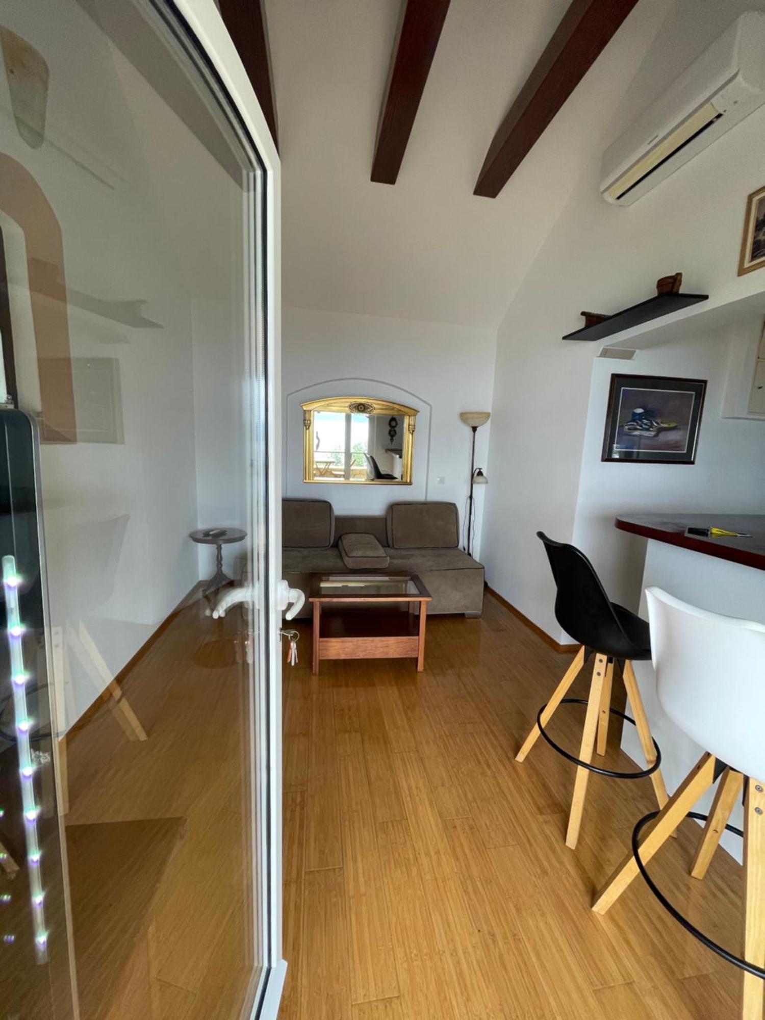 Cottage Holiday Home Оміш Екстер'єр фото