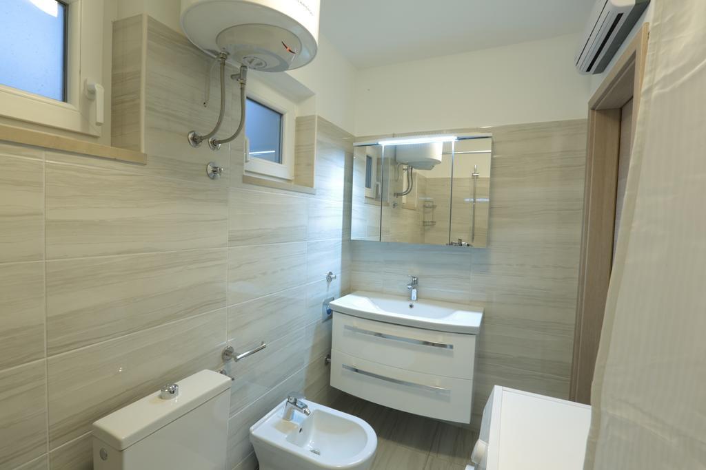 Cottage Holiday Home Оміш Екстер'єр фото