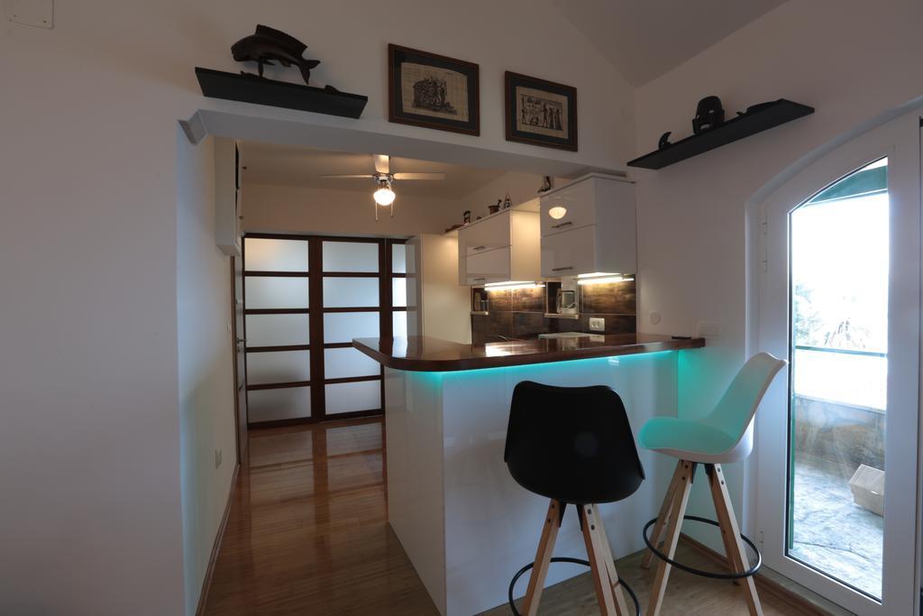 Cottage Holiday Home Оміш Екстер'єр фото