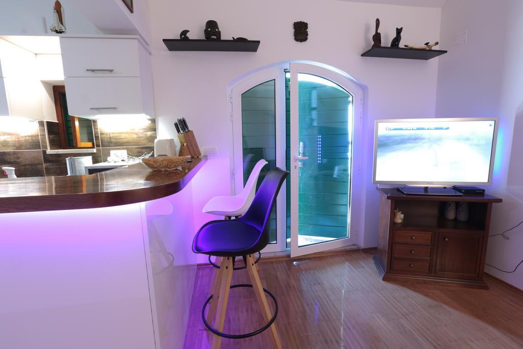 Cottage Holiday Home Оміш Екстер'єр фото